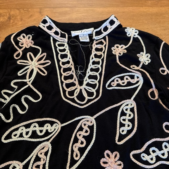 Size Small Once Again Embroidered Black Beige Tunic Top 3/4 Sleeve V-Neck EUC - Picture 4 of 8